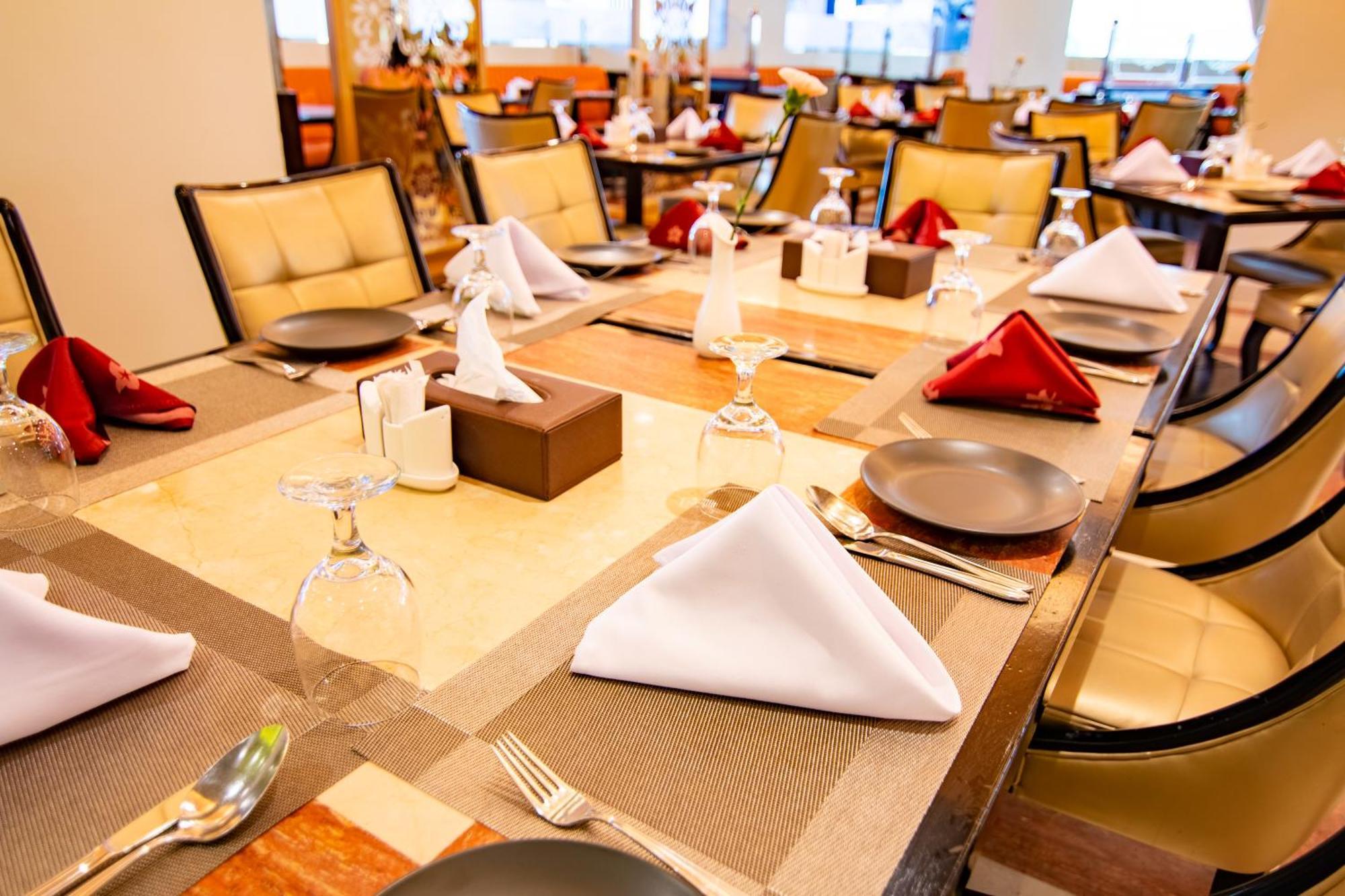 Garden Hotel Muscat By Royal Titan Group Bagian luar foto